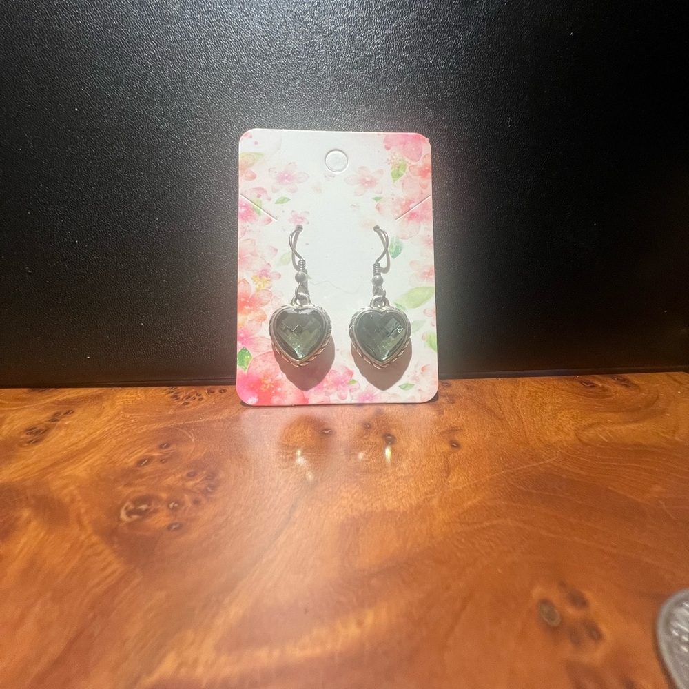 💚Brighton Heart Earrings with Green Gemstone💚 - Picture 6 of 7